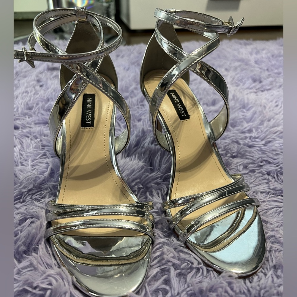 Nine West Silver Heels metalic
